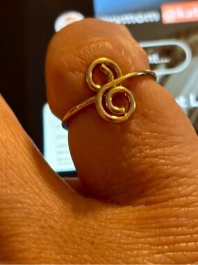 Classic Swirl Open Band Ring - Gold plated size 4